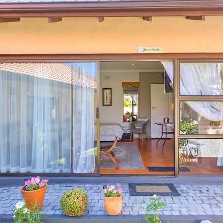 Vue Grande Villa Книсна Екстериор снимка