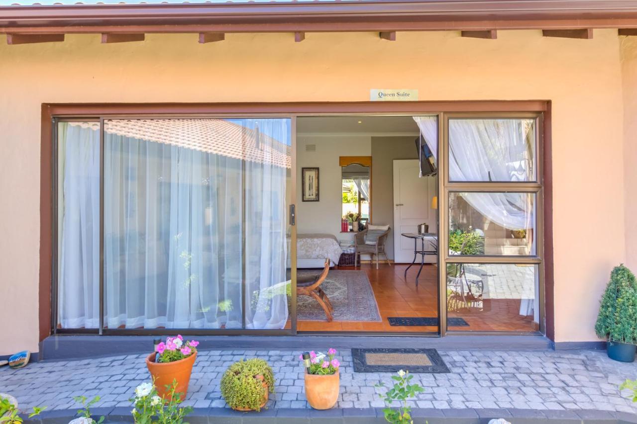 Vue Grande Villa Книсна Екстериор снимка