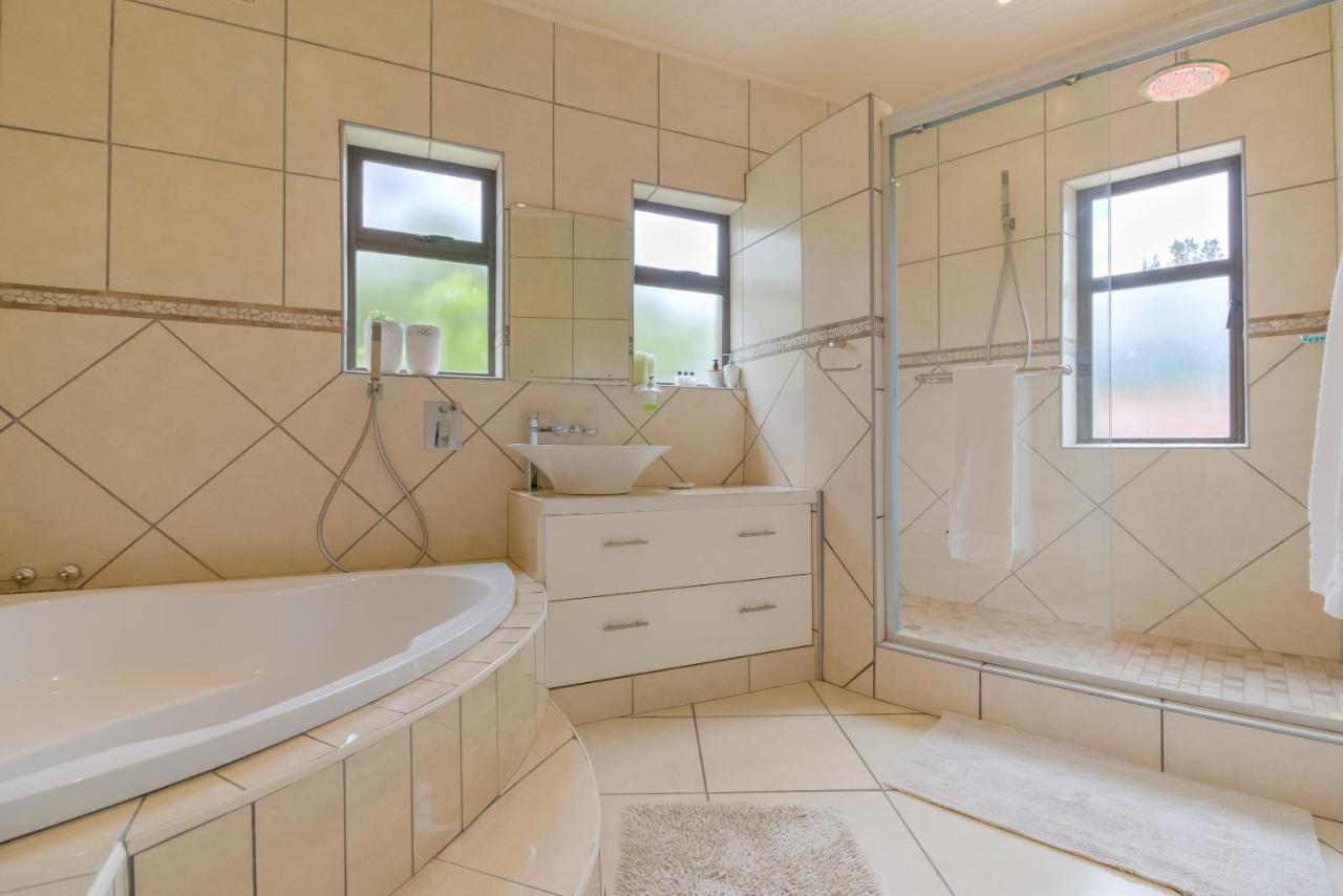 Vue Grande Villa Книсна Екстериор снимка