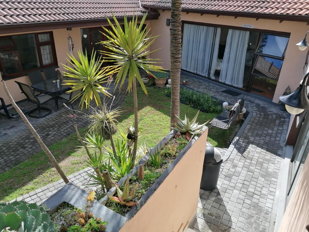 Vue Grande Villa Книсна Екстериор снимка