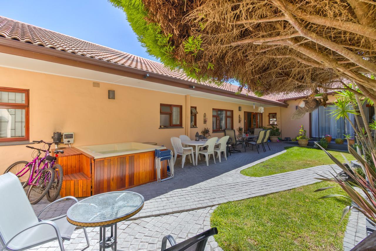 Vue Grande Villa Книсна Екстериор снимка
