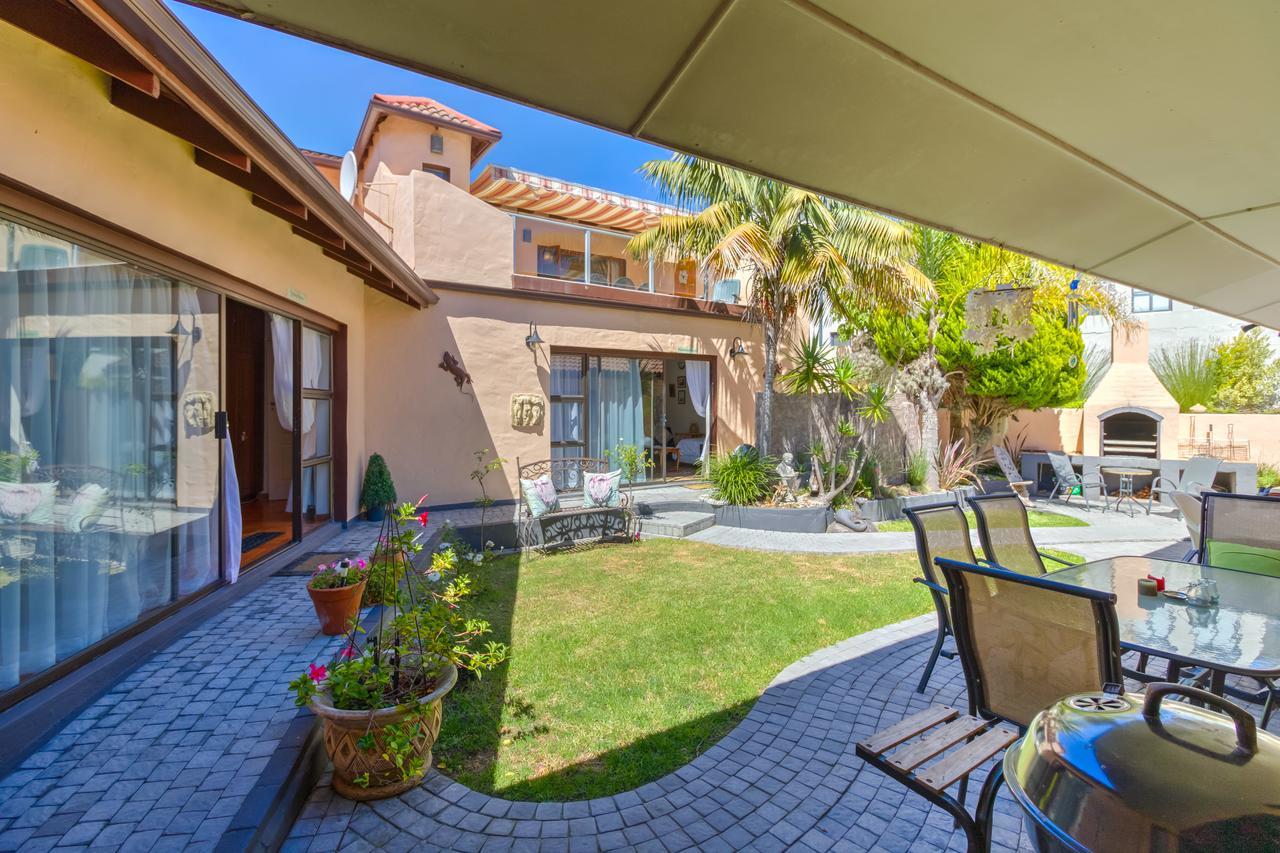 Vue Grande Villa Книсна Екстериор снимка