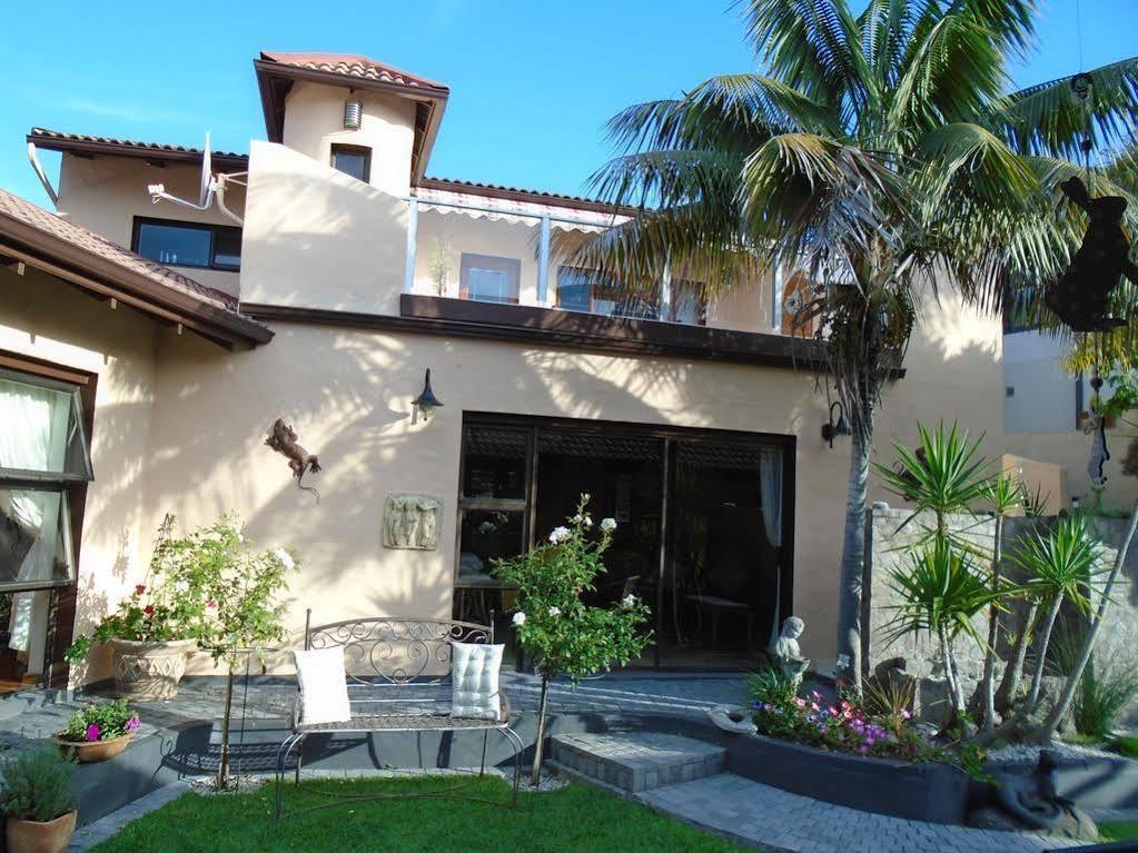Vue Grande Villa Книсна Екстериор снимка
