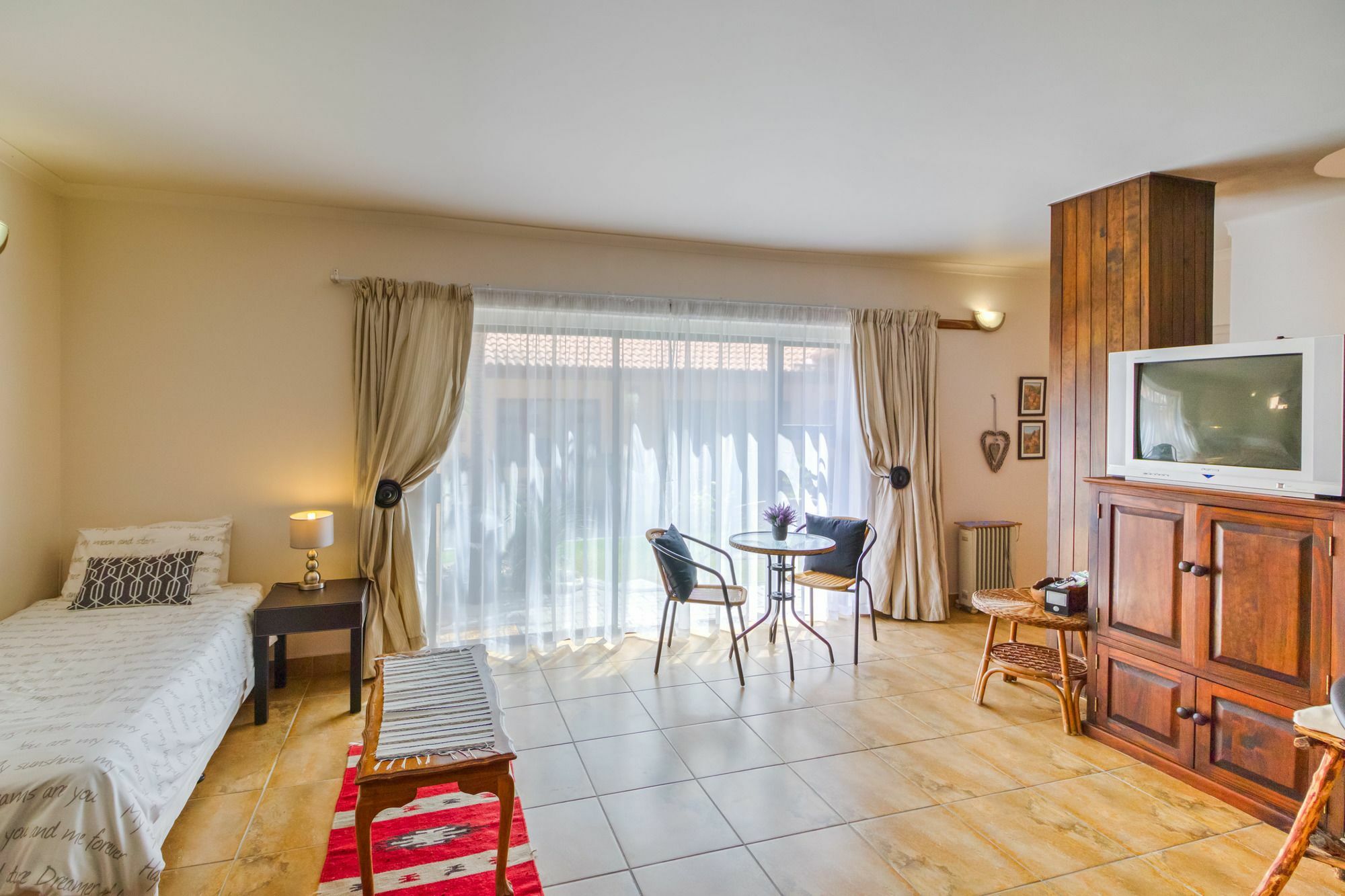 Vue Grande Villa Книсна Екстериор снимка
