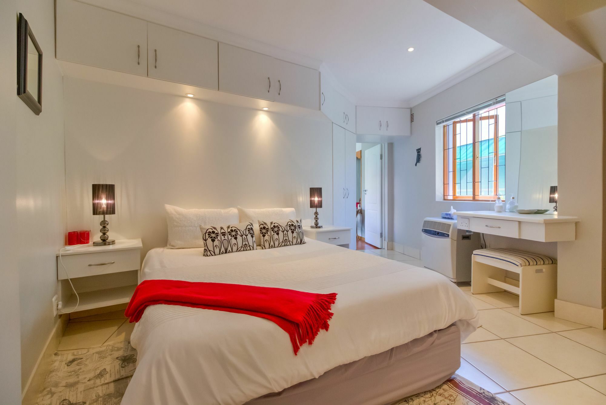 Vue Grande Villa Книсна Екстериор снимка