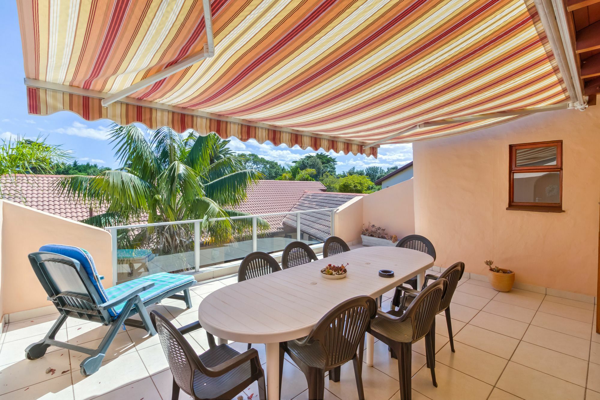 Vue Grande Villa Книсна Екстериор снимка