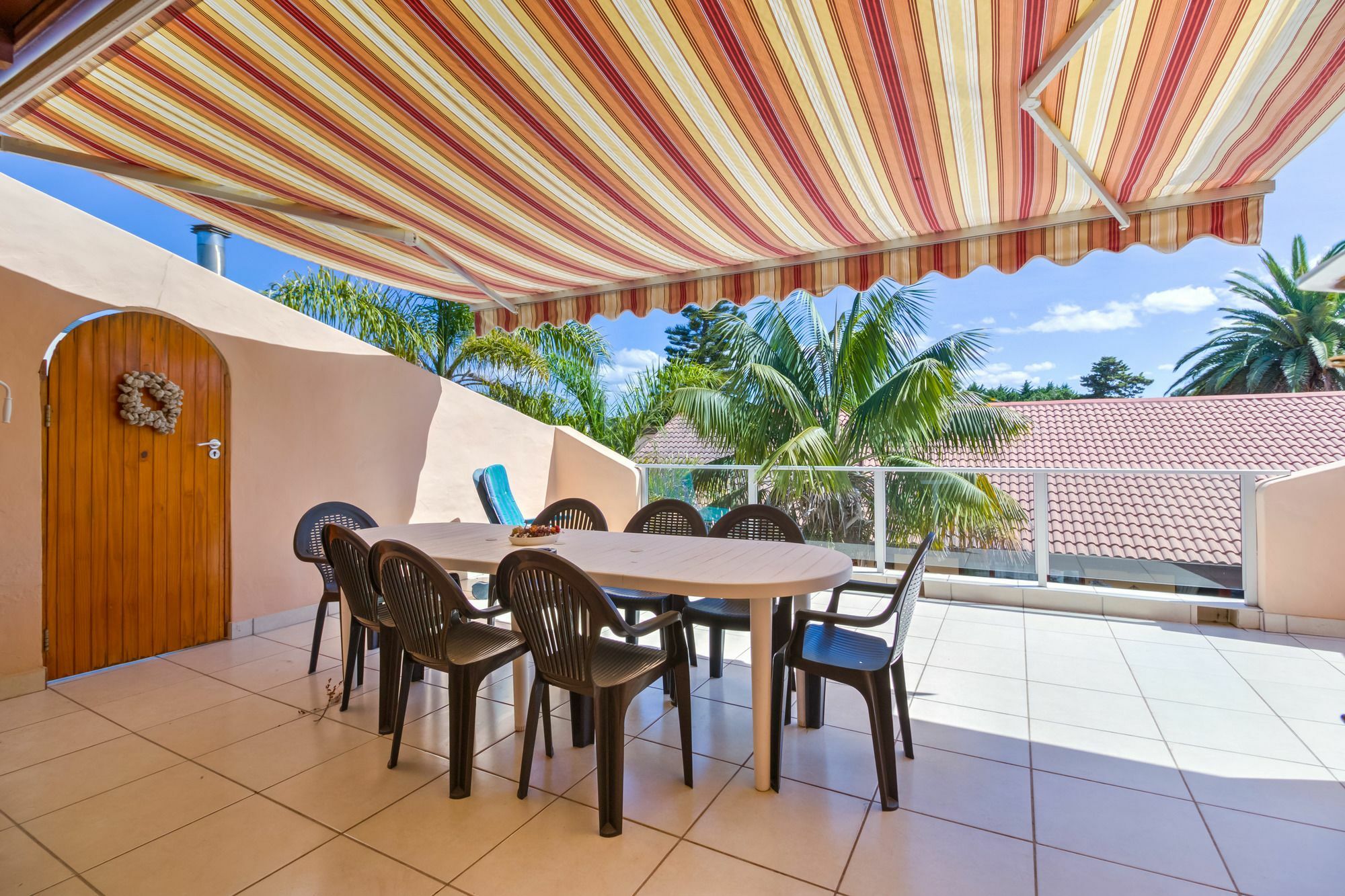 Vue Grande Villa Книсна Екстериор снимка